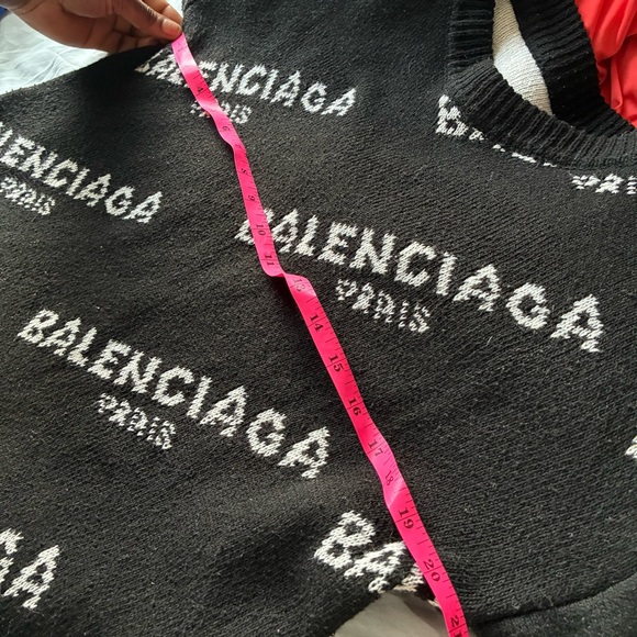 Balenciaga Oversized Sweater - Picture 15 of 17